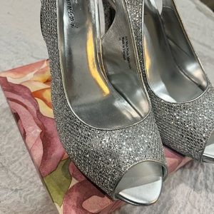 Silver heels size 11, BRAND NEW